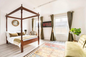 Victorian Style Apartment w/ Four-Poster Bed in Camden Town